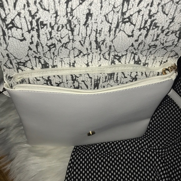 White Travel Purse - Picture 5 of 7